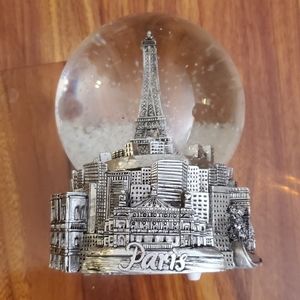 Paris snow globe